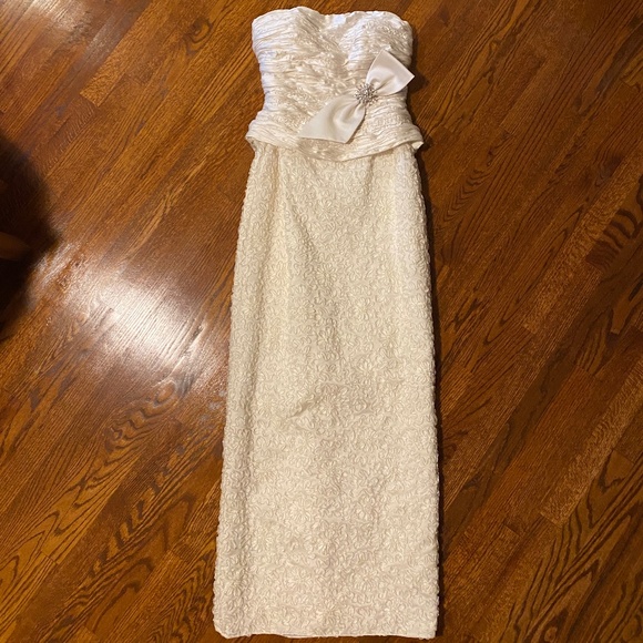 EUC Forever Yours Ivory Elegant Strapless Dress - Size 8